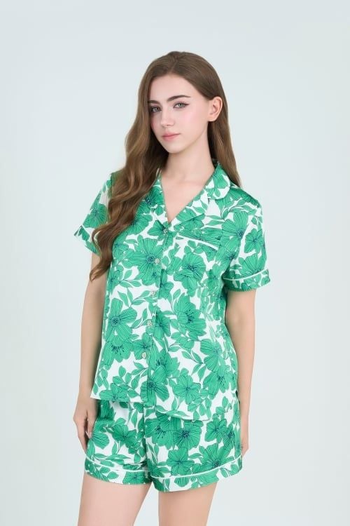  BSS02S5S61-BỘ SHORT SATIN VỚI THIẾT KẾ CỔ PIJAMA MANG PHONG CÁCH NHẸ NHÀNG VÀ THOẢI MÁI KHI MẶC 