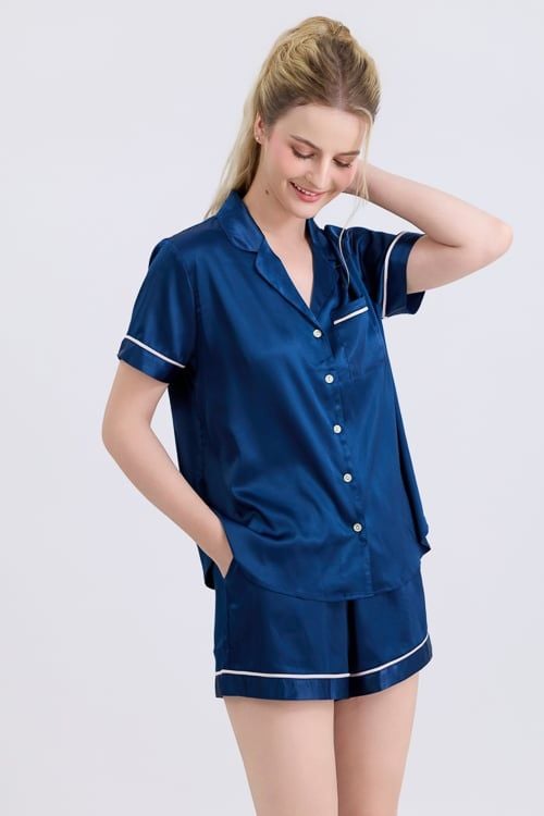  BSS02S5S65-BỘ SHORT SATIN VỚI THIẾT KẾ CỔ PIJAMA MANG PHONG CÁCH NHẸ NHÀNG VÀ THOẢI MÁI KHI MẶC 