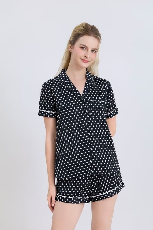  BSS02S5S66-BỘ SHORT SATIN VỚI THIẾT KẾ CỔ PIJAMA MANG PHONG CÁCH NHẸ NHÀNG VÀ THOẢI MÁI KHI MẶC 