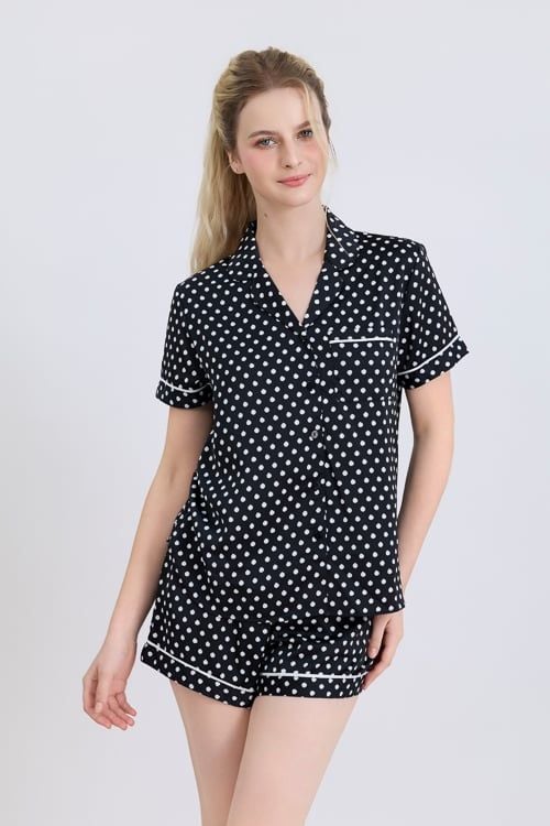  BSS02S5S66-BỘ SHORT SATIN VỚI THIẾT KẾ CỔ PIJAMA MANG PHONG CÁCH NHẸ NHÀNG VÀ THOẢI MÁI KHI MẶC 