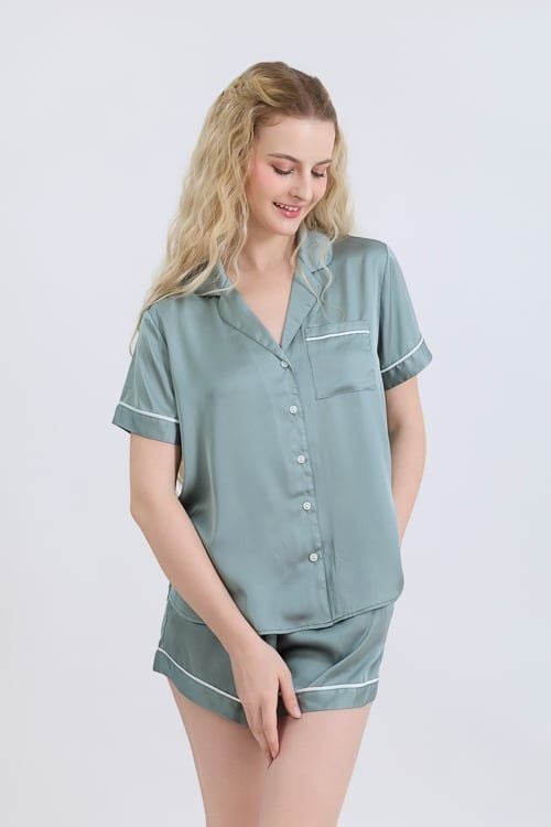  BSS02S5S67-BỘ SHORT SATIN VỚI THIẾT KẾ CỔ PIJAMA MANG PHONG CÁCH NHẸ NHÀNG VÀ THOẢI MÁI KHI MẶC 