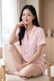  BSS02S5S68-BỘ SHORT SATIN VỚI THIẾT KẾ CỔ PIJAMA MANG PHONG CÁCH NHẸ NHÀNG VÀ THOẢI MÁI KHI MẶC 
