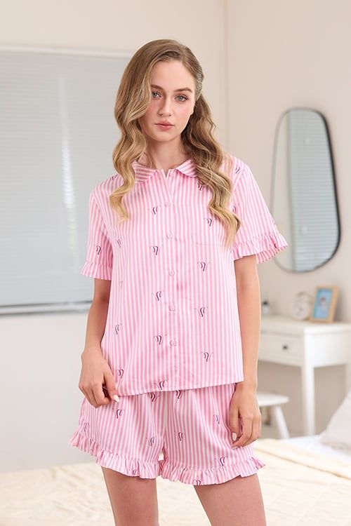  BSS03S5S04-BỘ SHORT SATIN CAO CẤP VỚI THIẾT KẾ CỔ LÁ SEN TẠO CẢM GIÁC MỀM MẠI, THOÁNG MÁT  VÀ MANG LẠI CẢM GIÁC THOẢI MÁI SUỐT CẢ NGÀY 