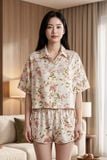  BSS05S6S01-BỘ SHORT SATIN VỚI THIẾT KẾ CỔ SƠ MI ĐƠN GIẢN MANG LẠI SỰ TRẺ TRUNG CÙNG CHẤT LIỆU MỀM MẠI TẠO CẢM GIÁC THOẢI MÁI KHI MẶC. 