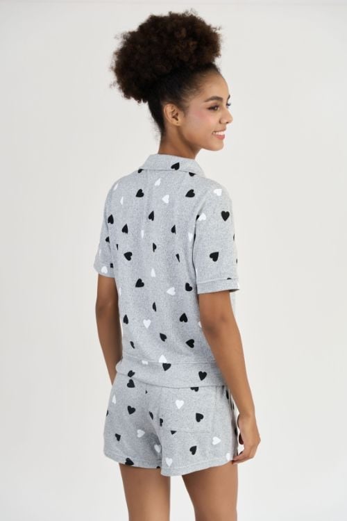  BST02S5T01-BỘ SHORT THUN VỚI THIẾT KẾ CỔ BẺ MANG PHONG CÁCH NĂNG ĐỘNG, TRẺ TRUNG  VÀ THOẢI MÁI . 