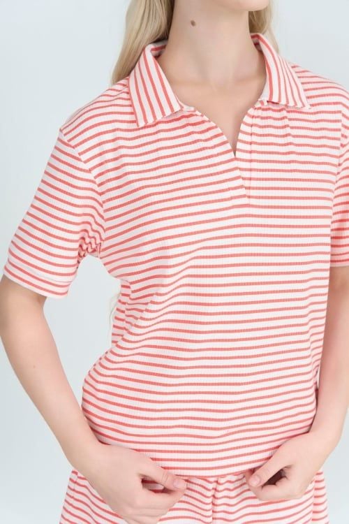  BST02S5T03-BỘ SHORT THUN VỚI THIẾT KẾ CỔ BẺ MANG PHONG CÁCH NĂNG ĐỘNG, TRẺ TRUNG  VÀ THOẢI MÁI . 