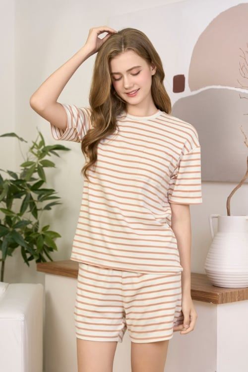  BST03W5T01-BỘ SHORT THUN  VỚI THIẾT KẾ CỔ TRÒN ĐƠN GIẢN MANG LẠI SỰ TRẺ TRUNG, NĂNG ĐỘNG VÀ THOẢI MÁI KHI MẶC 