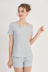 BST049W02-BỘ SHORT THUN VỚI THIẾT KẾ CỔ TRÒN ĐÍNH NƠ TẠO ĐIỂM NHẤN NỮ TÍNH VÀ TRẺ TRUNG PHÙ HỢP CHO NHỮNG NGÀY HÈ