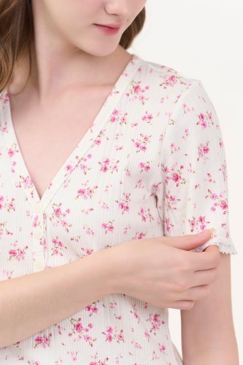  BST05W5T01-BỘ SHORT THUN VỚI THIẾT KẾ CỔ TIM PHỐI REN NỔI BẬT MANG  PHONG CÁCH TRẺ TRUNG VÀ THOÁNG MÁT. 
