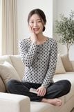 BTD01W6T01-BỘ THUN DÀI VỚI THIẾT KẾ  ÁO CỔ TRỤ THANH LỊCH TẠO CẢM GIÁC ẤM ÁP VÀ THOẢI MÁI KHI MẶC. 