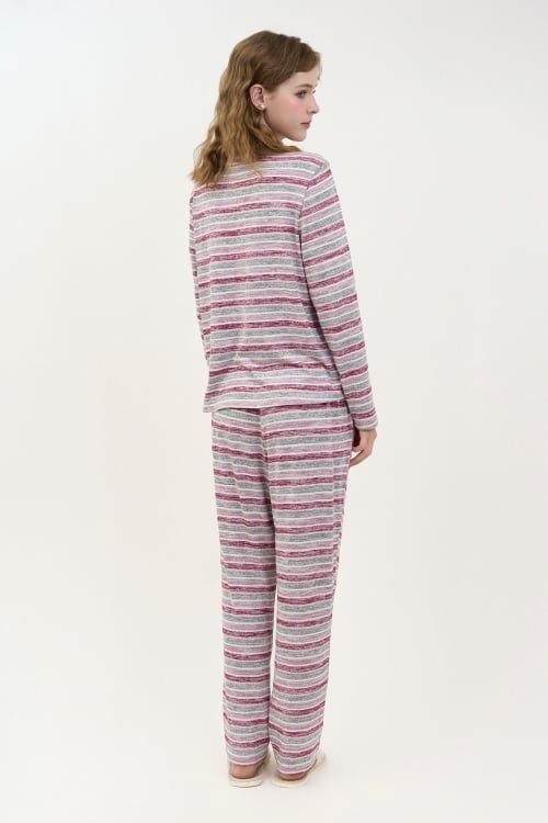  BTD02W5T08-BỘ THUN DÀI VỚI THIẾT KẾ CỔ TIM MANG ĐẾN SỰ TRẺ TRUNG VÀ ẤM ÁP, LÀ LỰA CHỌN LÝ TƯỞNG CHO MÙA THU ĐÔNG 