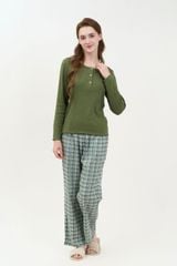 BTD04W5T01-BỘ THUN DÀI VỚI THIẾT KẾ  ÁO CỔ TRỤ THANH LỊCH TẠO CẢM GIÁC ẤM ÁP VÀ THOẢI MÁI KHI MẶC.