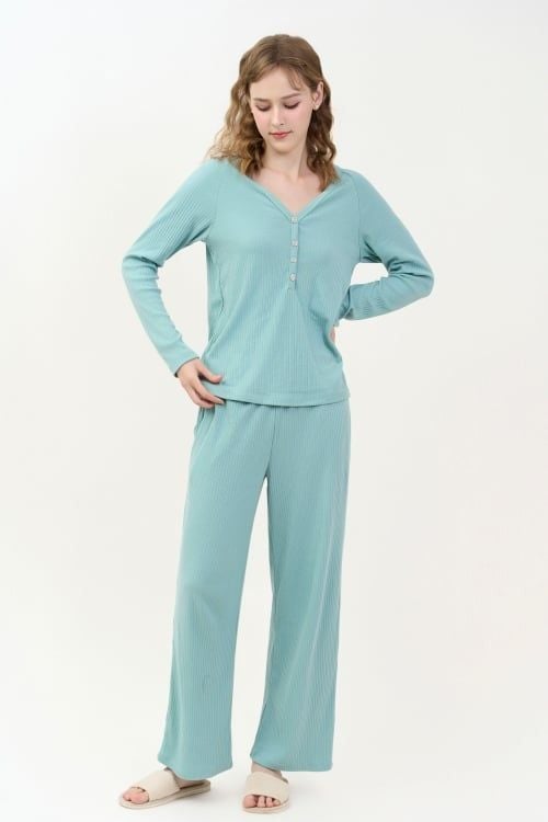  BTD05W5T02-BỘ THUN DÀI VỚI THIẾT KẾ CỔ V MANG PHONG CÁCH THOẢI MÁI VÀ THANH LỊCH 