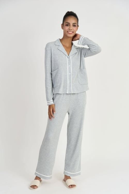  BTD06S5T04-BỘ THUN DÀI  VỚI THIẾT KẾ CỔ PIJAMA CÓ PHỐI VIỀN XINH XẮN TẠO CẢM GIÁC THOẢI MÁI KHI MẶC. 