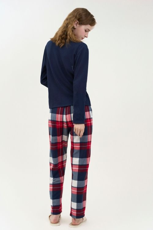  BTD06W5T01-BỘ THUN DÀI VỚI THIẾT KẾ CỔ TRÒN ĐƠN GIẢN NHƯNG TINH TẾ MANG LẠI CẢM GIÁC THOẢI MÁI KHI MẶC 