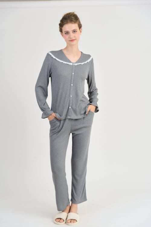 BTD07S5T14-BỘ THUN DÀI VỚI THIẾT KẾ CỔ TIM ĐIỂM NHẤN REN NỔI BẬT MANG PHONG CÁCH NHẸ NHÀNG  VÀ THOẢI MÁI