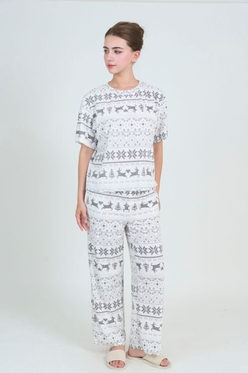  BTD16W5T02-BỘ THUN DÀI VỚI THIẾT KẾ CỔ TRÒN ĐƠN GIẢN MANG LẠI SỰ TRẺ TRUNG, NĂNG ĐỘNG VÀ THOẢI MÁI KHI MẶC 