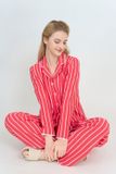  BTD19W5T01-BỘ THUN DÀI VỚI THIẾT KẾ PIJAMA ĐIỂM NHẤN VIỀN NỔI BẬT MANG LẠI SỰ DUYÊN DÁNG VÀ THOẢI MÁI 