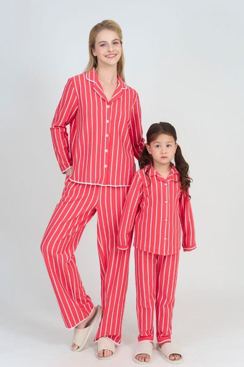  BTD19W5T01-BỘ THUN DÀI VỚI THIẾT KẾ PIJAMA ĐIỂM NHẤN VIỀN NỔI BẬT MANG LẠI SỰ DUYÊN DÁNG VÀ THOẢI MÁI 