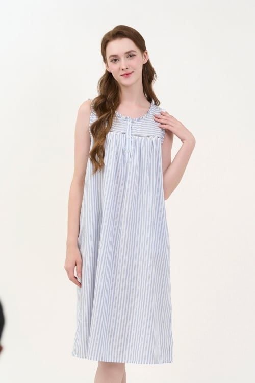  DDK03W5K02-ĐẦM KATE DÀI THIẾT KẾ CỔ TRÒN VỚI ĐIỂM NHẤN BÈO NỔI BẬT MANG ĐẾN TRẺ TRUNG VÀ DUYÊN DÁNG 
