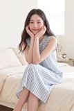  DDK03W5K04-ĐẦM KATE DÀI THIẾT KẾ CỔ TRÒN VỚI ĐIỂM NHẤN BÈO NỔI BẬT MANG ĐẾN TRẺ TRUNG VÀ DUYÊN DÁNG 