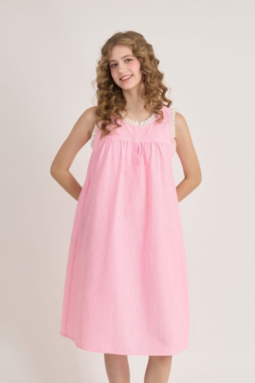  DDK065S31-ĐẦM KATE VỚI THIẾT KẾ CỔ TRÒN ĐIỂM NHẤN BÈO REN MANG PHONG CÁCH NGỌT NGÀO, NỮ TÍNH TẠO CẢM GIÁC THOÁNG MÁT KHI MẶC 