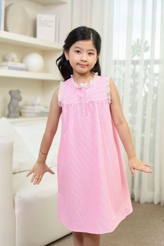 KDK012S41-ĐẦM KATE BÉ GÁI VỚI THIẾT KẾ CỔ TRÒN ĐIỂM NHẤN BÈO REN TẠO SỰ DỊU DÀNG VÀ ĐÁNG YÊU MANG LẠI CẢM GIÁC THOẢI MÁI KHI MẶC 
