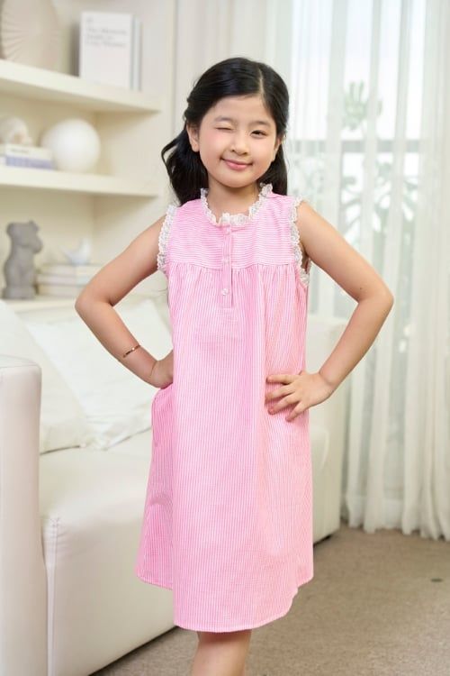  KDK012S41-ĐẦM KATE BÉ GÁI VỚI THIẾT KẾ CỔ TRÒN ĐIỂM NHẤN BÈO REN TẠO SỰ DỊU DÀNG VÀ ĐÁNG YÊU MANG LẠI CẢM GIÁC THOẢI MÁI KHI MẶC 