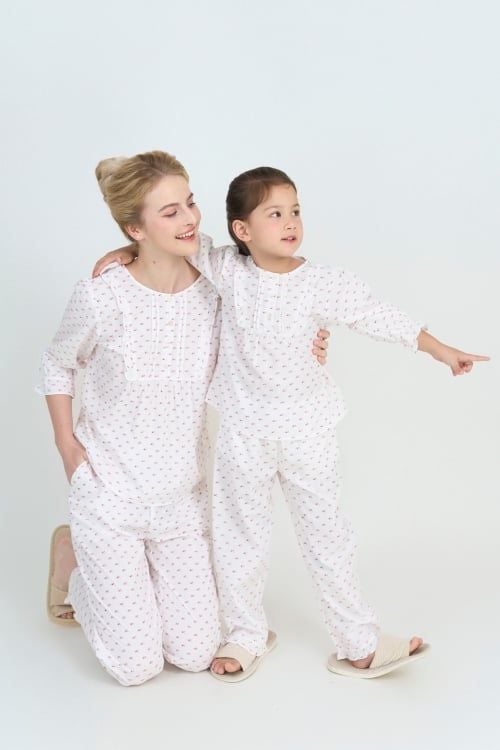  KKD02W5K01-BỘ KATE DÀI VỚI THIẾT KẾ CỔ TRÒN TAY PHỒNG MANG LẠI SỰ XINH XẮN VÀ ĐÁNG YÊU CHO BÉ GÁI 