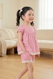  KSK01S6K01-BỘ SHORT KATE VỚI THIẾT KẾ  CỔ TRÒN  ĐIỂM NHẤN REN NỔI BẬT TẠO SỰ XINH XẮN VÀ ĐÁNG YÊU CHO BÉ. 