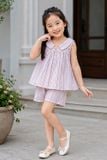  KSK02S6K01-BỘ SHORT KATE VỚI THIẾT KẾ CỔ SEN ĐÍNH NƠ XINH XẮN, TẠO SỰ THOẢI MÁI VÀ ĐÁNG YÊU CHO BÉ 