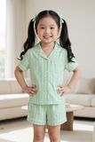  KSK04W5K17-BỘ SHORT KATE VỚI THIẾT KẾ CỔ PIJAMA GIẢN DỊ MANG LẠI SỰ NĂNG ĐỘNG VÀ THOẢI MÁI CHO BÉ YÊU 