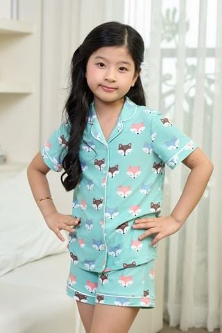 KST01W5T01-BỘ SHORT THUN VỚI THIẾT KẾ CỔ PIJAMA ĐIỂM NHẤN VIỀN NỔI BẬT MANG LẠI SỰ XINH XẮN VÀ NĂNG ĐỘNG CHO BÉ. 