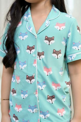  KST01W5T01-BỘ SHORT THUN VỚI THIẾT KẾ CỔ PIJAMA ĐIỂM NHẤN VIỀN NỔI BẬT MANG LẠI SỰ XINH XẮN VÀ NĂNG ĐỘNG CHO BÉ. 