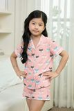  KST01W5T03-BỘ SHORT THUN VỚI THIẾT KẾ CỔ PIJAMA ĐIỂM NHẤN VIỀN NỔI BẬT MANG LẠI SỰ XINH XẮN VÀ NĂNG ĐỘNG CHO BÉ. 