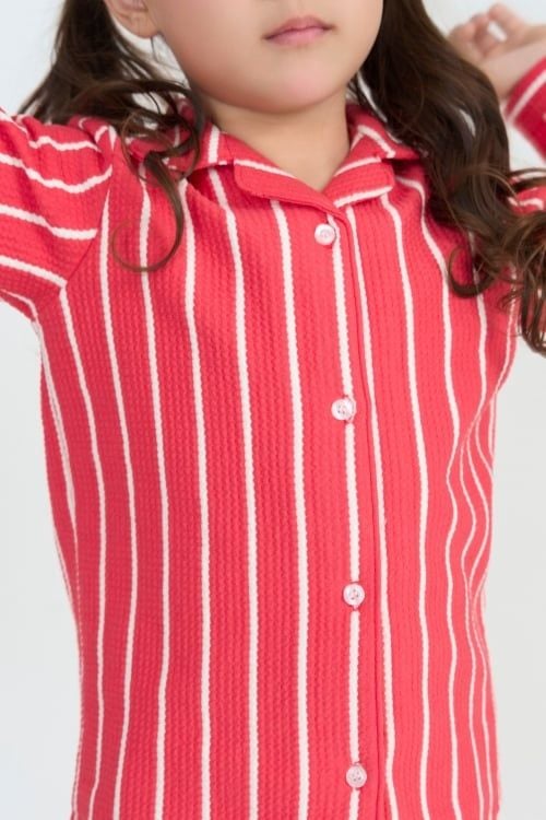  KTD01W5T03-BỘ THUN DÀI VỚI THIẾT KẾ PIJAMA TỪ CHẤT LIỆU  CO GIÃN, MỀM MẠI MANG LẠI SỰ ẤM ÁP VÀ THOẢI MÁI  CHO BÉ GÁI. 