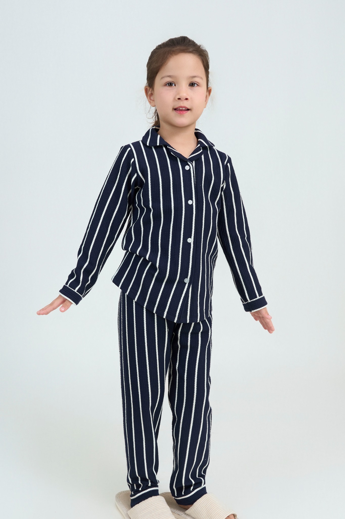 KTD01W5T04-BỘ THUN DÀI VỚI THIẾT KẾ PIJAMA TỪ CHẤT LIỆU  CO GIÃN, MỀM MẠI MANG LẠI SỰ ẤM ÁP VÀ THOẢI MÁI  CHO BÉ GÁI.