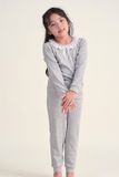  KTD030W41-BỘ THUN DÀI TAY VỚI THIẾT KẾ CỔ TRÒN PHỐI REN MANG ĐÊN CẢM GIÁC ẤM ÁP VÀ THOẢI MÁI CHO BÉ. 