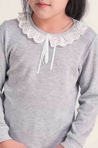  KTD030W41-BỘ THUN DÀI TAY VỚI THIẾT KẾ CỔ TRÒN PHỐI REN MANG ĐÊN CẢM GIÁC ẤM ÁP VÀ THOẢI MÁI CHO BÉ. 