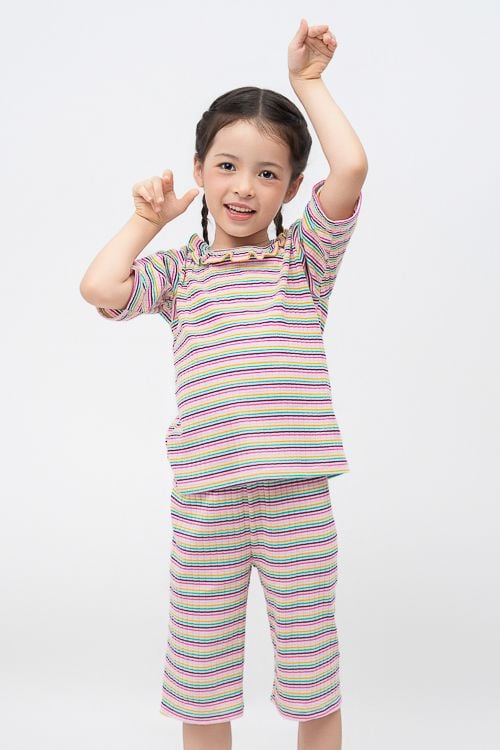  KTL01S5T01-BỘ THUN LỬNG  VỚI THIẾT KẾ CỔ TRÒN ĐIỂM NHẤN BÈO CỔ MANG LẠI SỰ XINH XẮN , ĐÁNG YÊU CHO BÉ . 