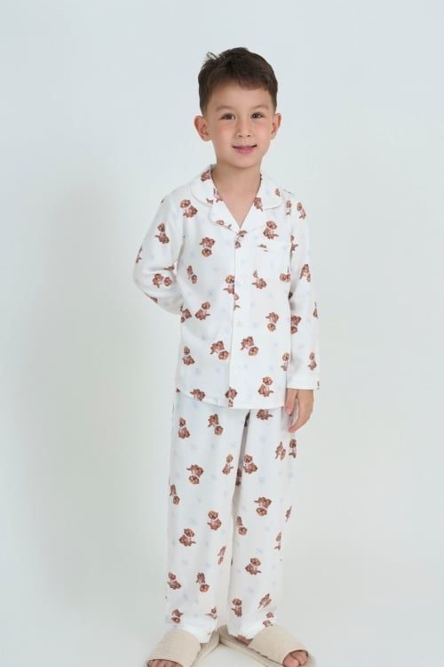  SDK01W5K09-BỘ DÀI KATE  VỚI THIẾT KẾ CỔ PIJAMA GIẢN DỊ MANG LẠI SỰ NĂNG ĐỘNG VÀ ẤM ÁP CHO BÉ TRAI 