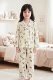  SDK01W5K10-BỘ DÀI KATE  VỚI THIẾT KẾ CỔ PIJAMA GIẢN DỊ MANG LẠI SỰ NĂNG ĐỘNG VÀ ẤM ÁP CHO BÉ . 