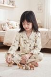  SDK01W5K10-BỘ DÀI KATE  VỚI THIẾT KẾ CỔ PIJAMA GIẢN DỊ MANG LẠI SỰ NĂNG ĐỘNG VÀ ẤM ÁP CHO BÉ . 