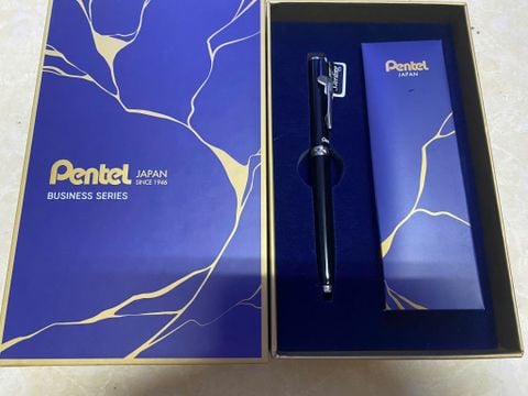 [KHẮC CHỮ MIỄN PHÍ - CHÍNH HÃNG - Do GOLDEN PEN NK] Set Hộp Bút ký cao cấp Pentel K611AC-1R nét 0.7mm thân bút màu đen (Gồm 1 Bút Ký K611AC-C + 1 Ruột Bút LR7+ Hộp + Túi Đựng)