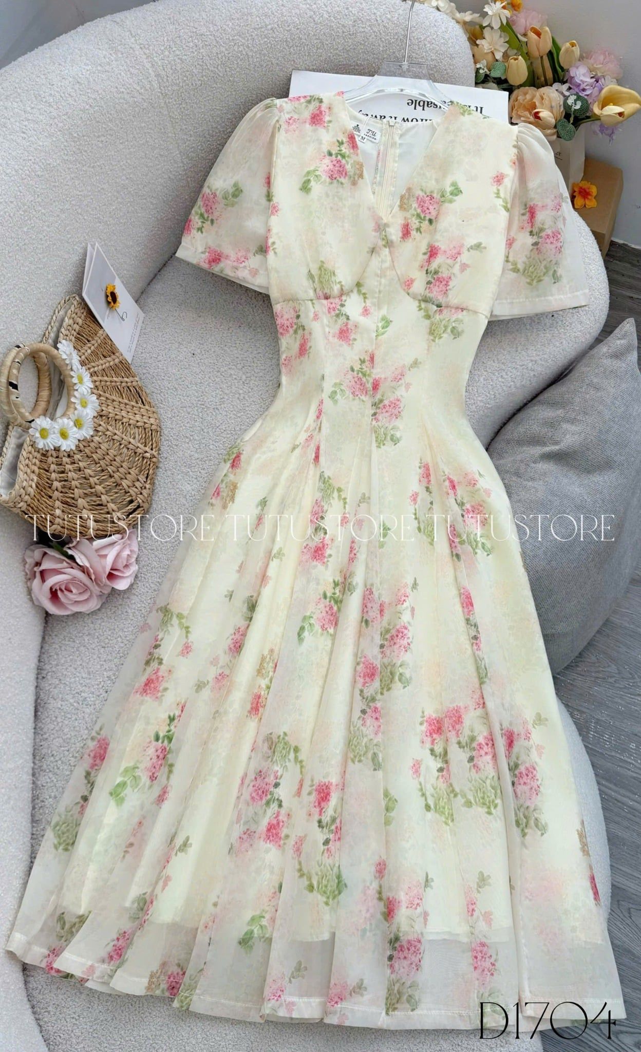 Đầm Thiết Kế Cổ V Dáng Xòe Nhẹ Nhàng Đi Chơi TuTu Store Mã D1704
