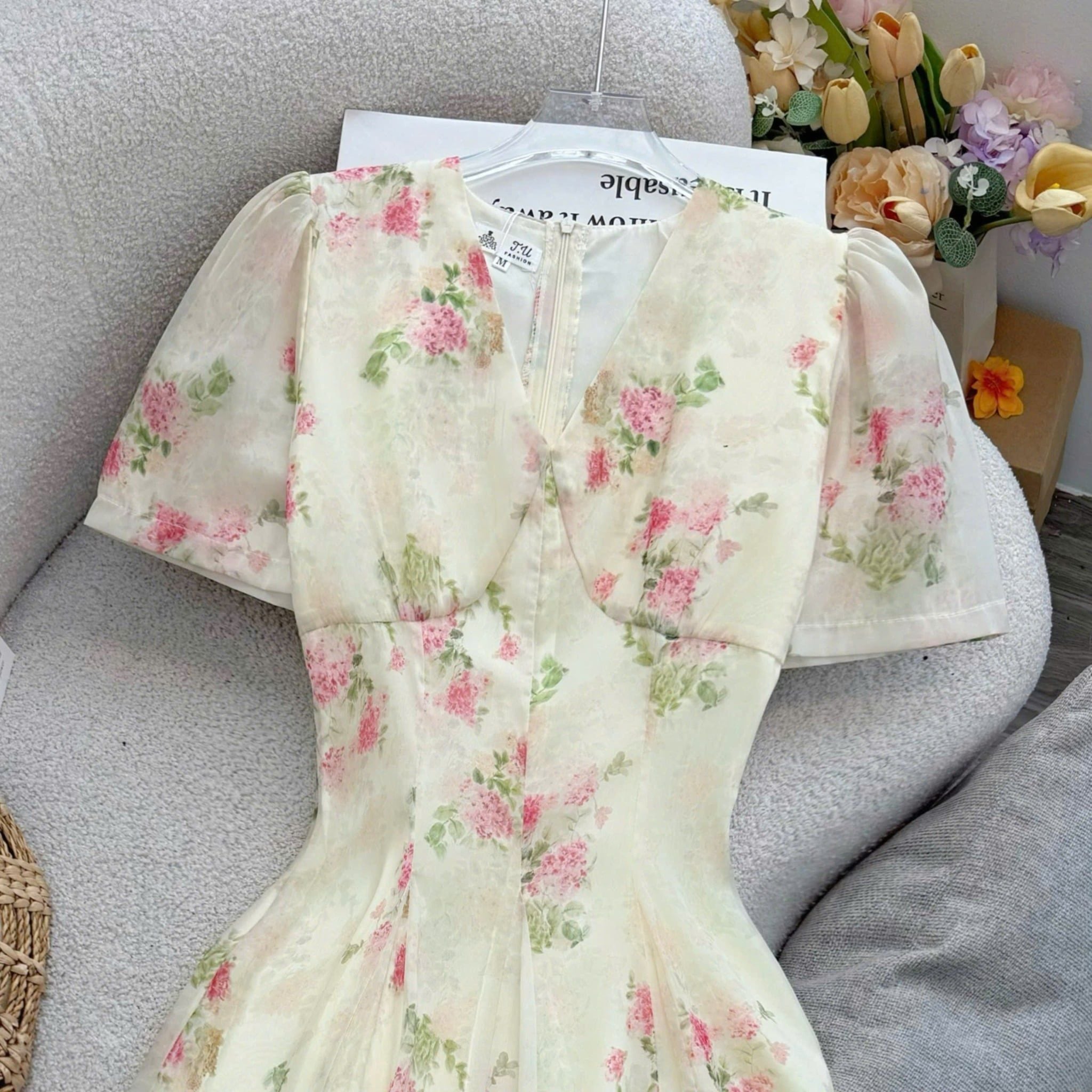 Đầm Thiết Kế Cổ V Dáng Xòe Nhẹ Nhàng Đi Chơi TuTu Store Mã D1704