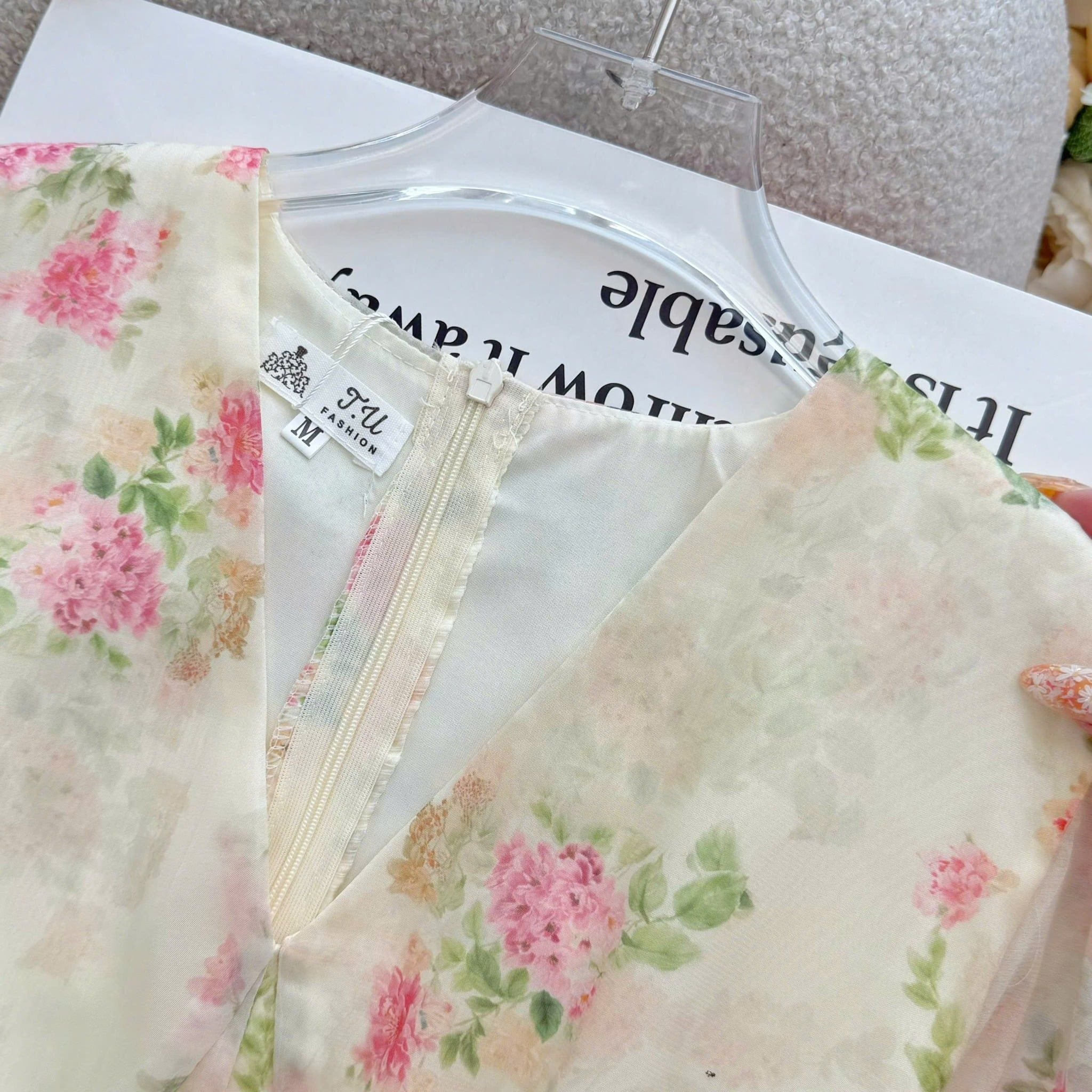 Đầm Thiết Kế Cổ V Dáng Xòe Nhẹ Nhàng Đi Chơi TuTu Store Mã D1704