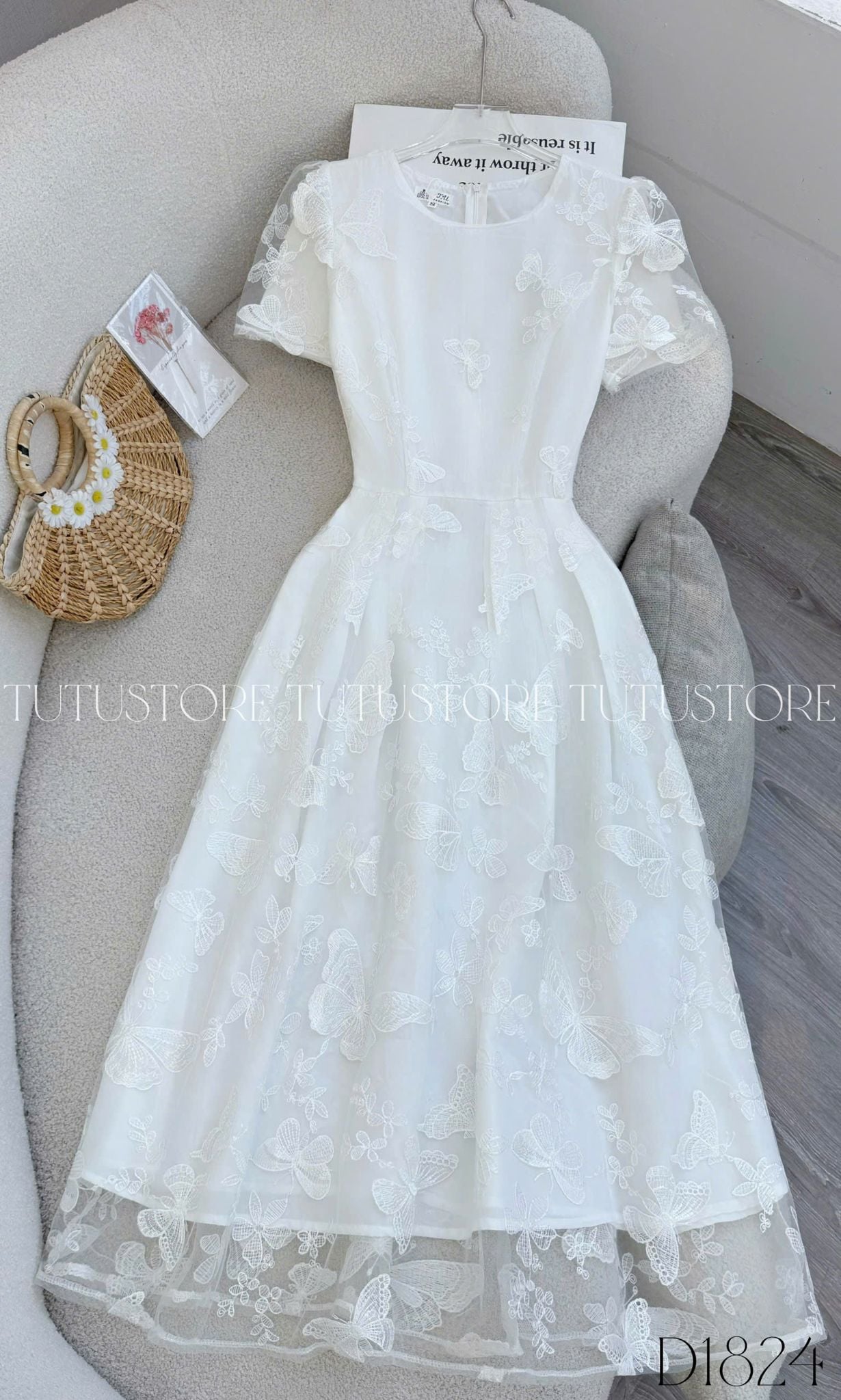 Đầm Thiết Kế Ren Thêu Cổ Tròn Dáng Xòe Đi Chơi TuTu Store Mã D1824