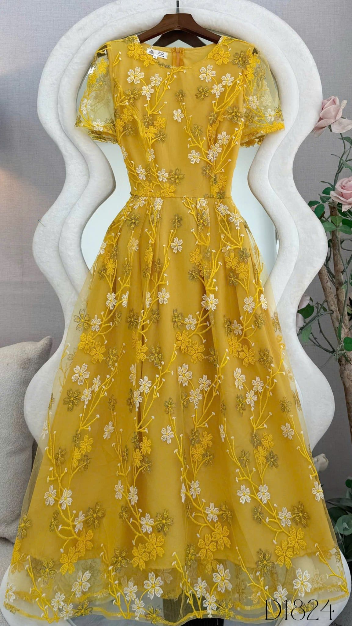 Đầm Thiết Kế Ren Thêu Cổ Tròn Dáng Xòe Đi Chơi TuTu Store Mã D1824