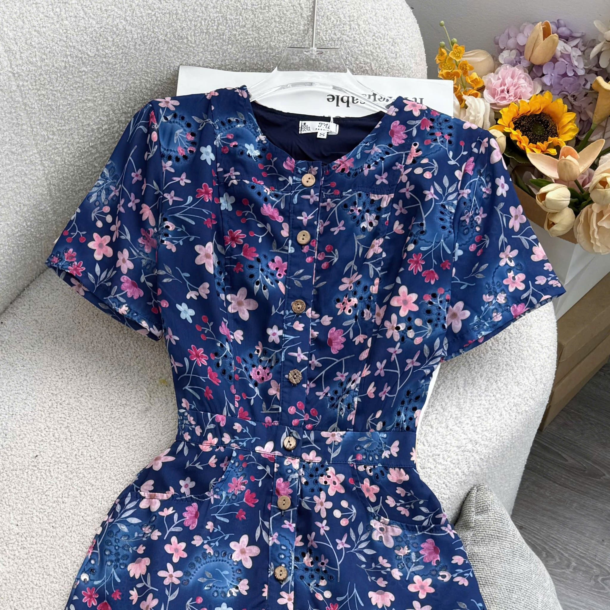 Đầm Thiết Kế Cổ Tròn Dáng Xòe Đính Nút  Hoa Nhí Đầm Đi Tiệc TuTu Store Mã D1879